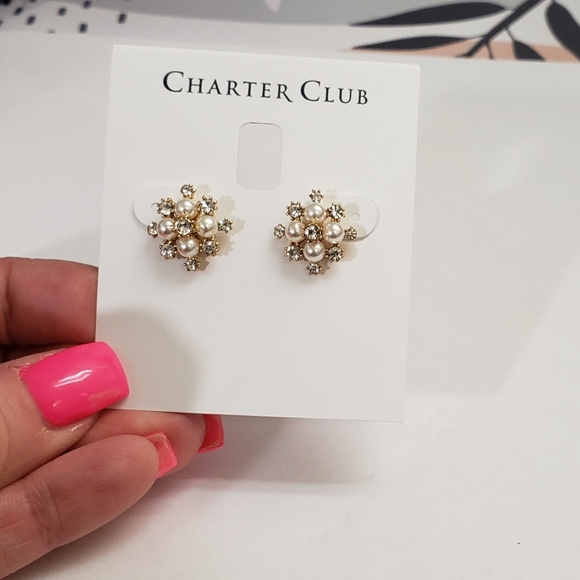 Charter Club, NWT, Gold tone, pearl clear rhinestone cluster pierced earrings - Picture 7 of 10